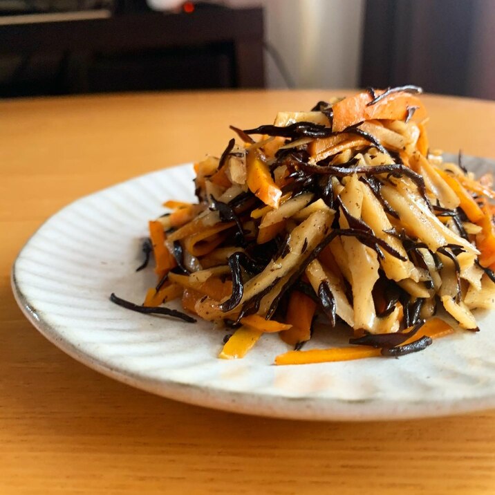レモンでさっぱり!ひじきと蓮根の洋風きんぴら
